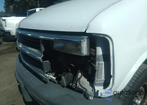 2002 Chevrolet Express z USA, uszkodzony, nr VIN 1GAHG39R921247623